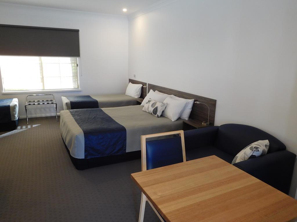 Commercial Golf Resort Albury Extérieur photo