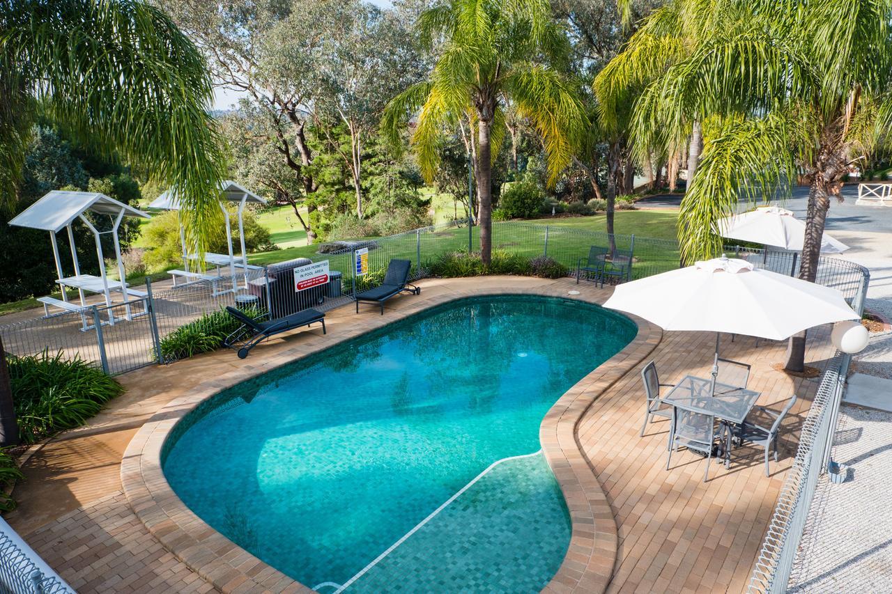 Commercial Golf Resort Albury Extérieur photo