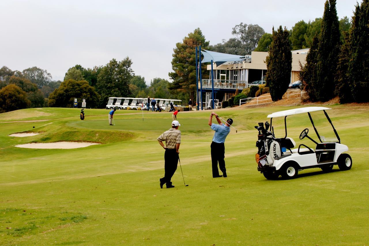 Commercial Golf Resort Albury Extérieur photo