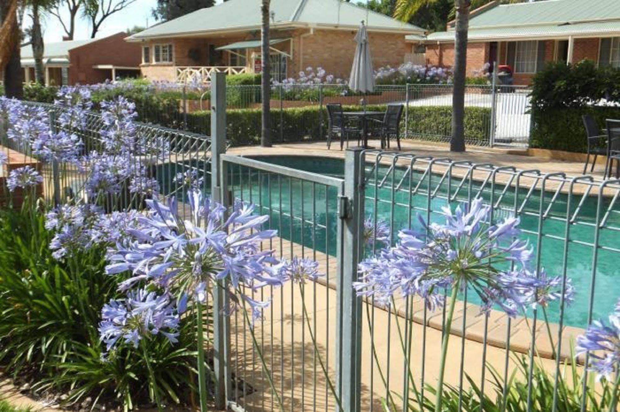 Commercial Golf Resort Albury Extérieur photo