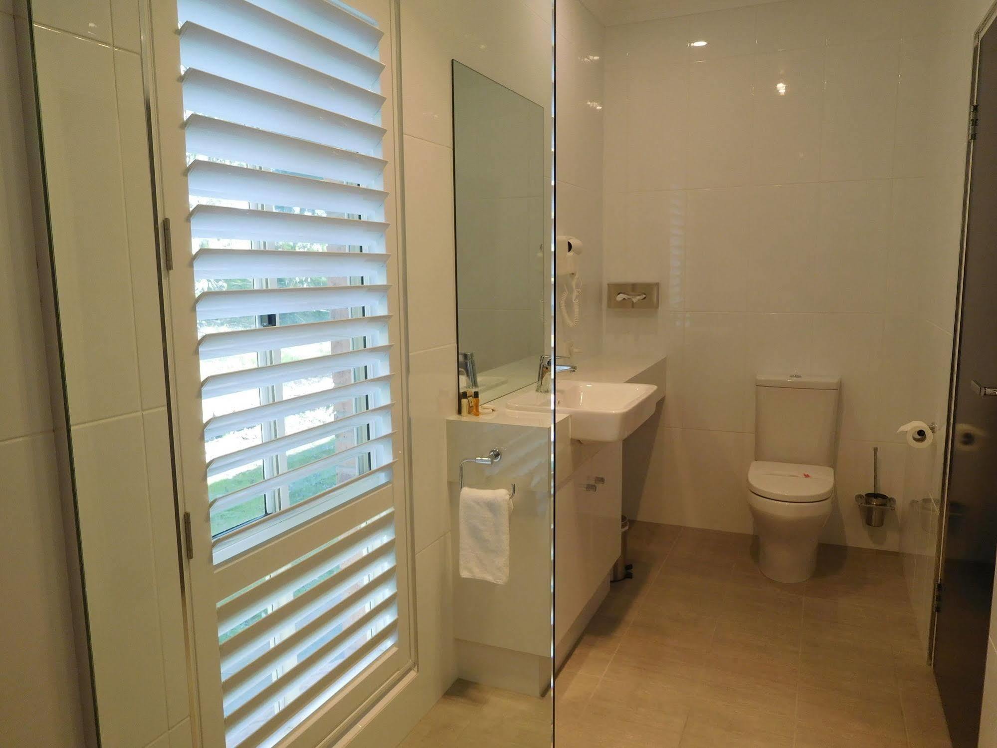 Commercial Golf Resort Albury Extérieur photo