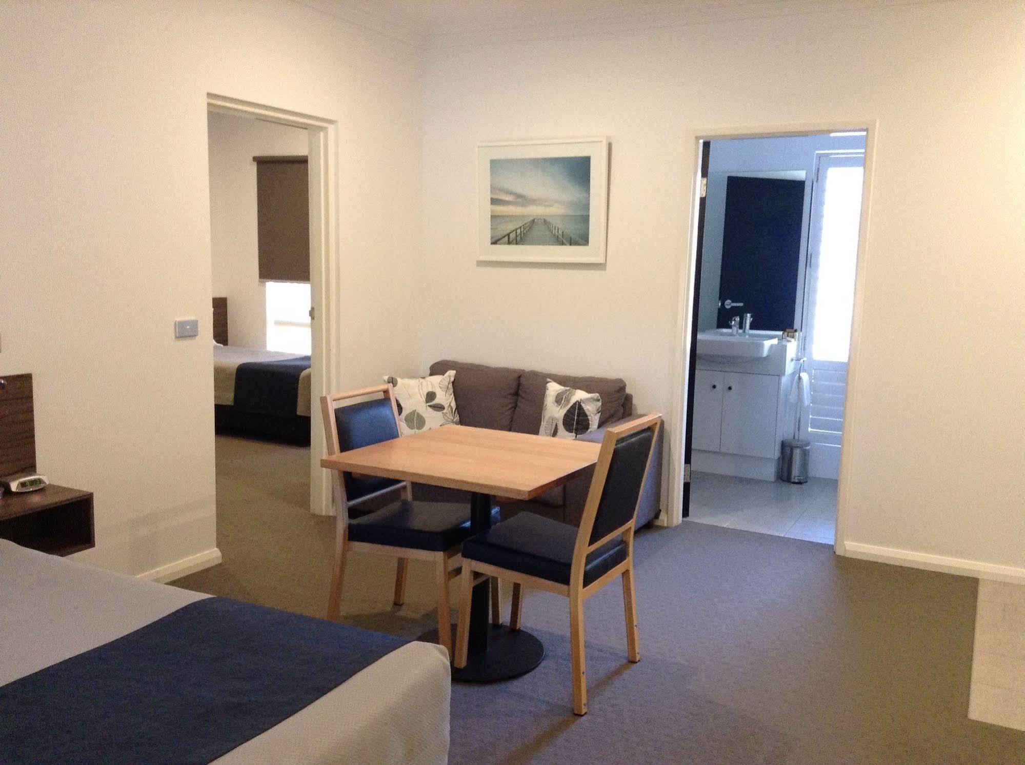 Commercial Golf Resort Albury Extérieur photo