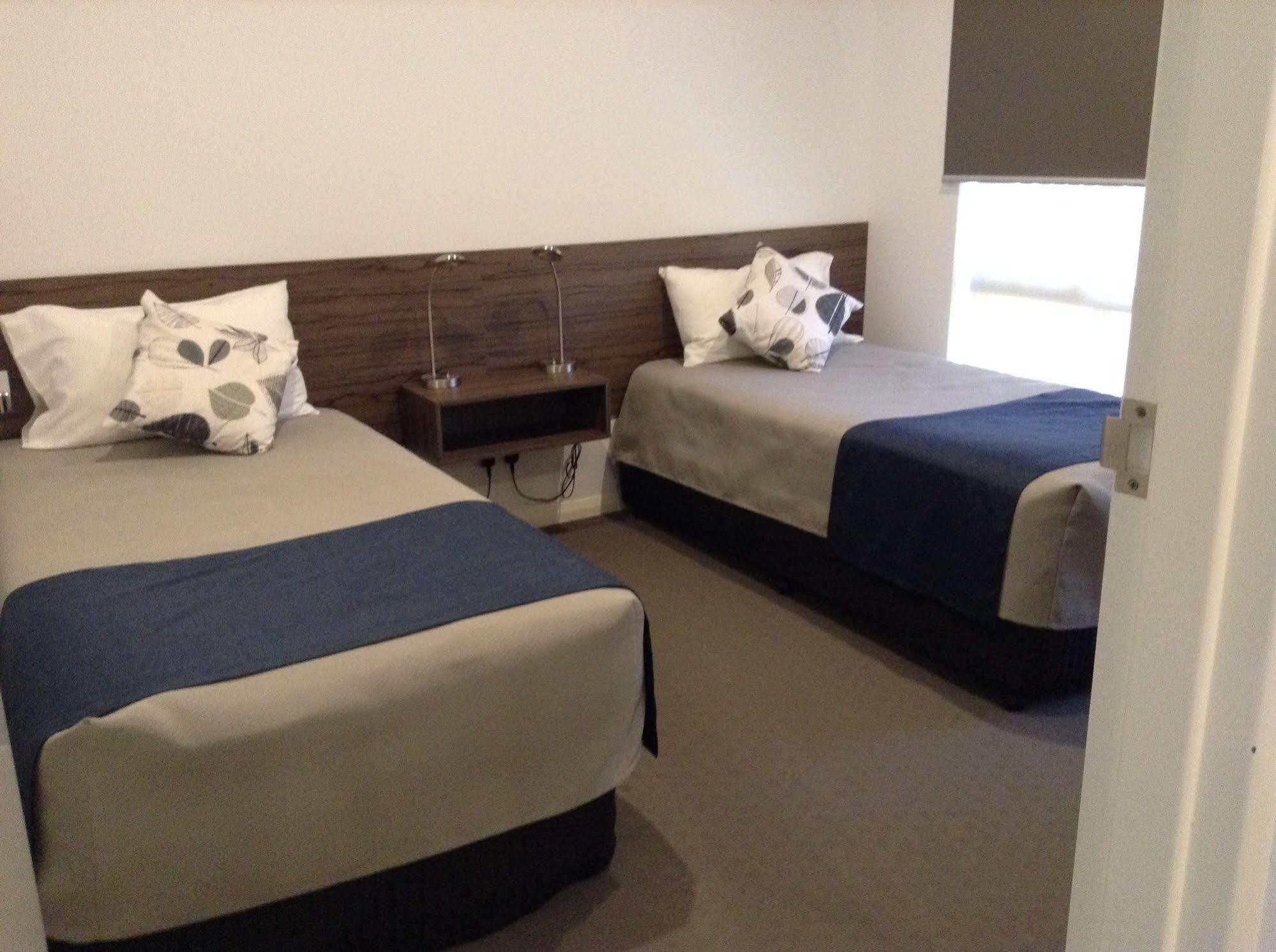 Commercial Golf Resort Albury Extérieur photo