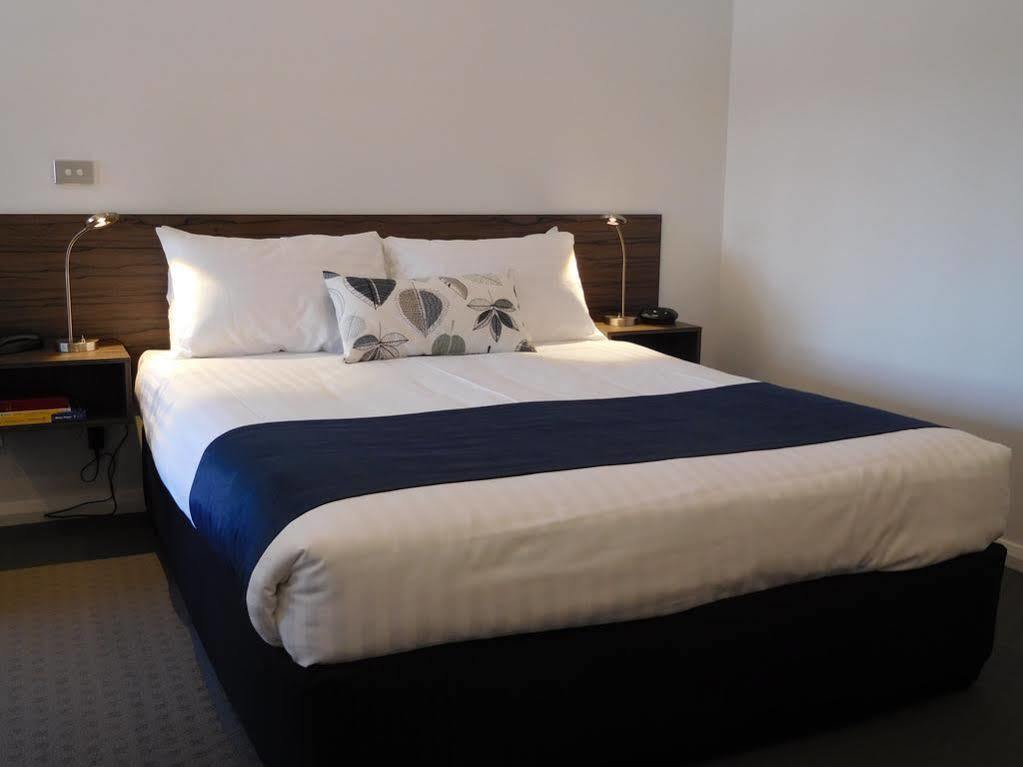 Commercial Golf Resort Albury Extérieur photo